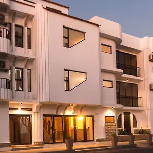 hotel-central-santa-maria.cape-verdehotels.com/